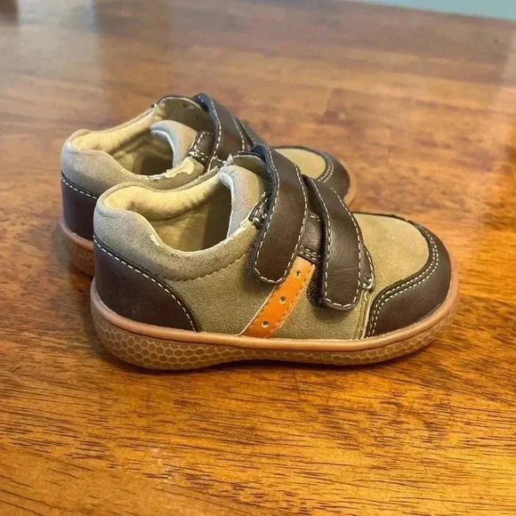 Livie and Luca boys shoes size 4 - Picture 4 of 9